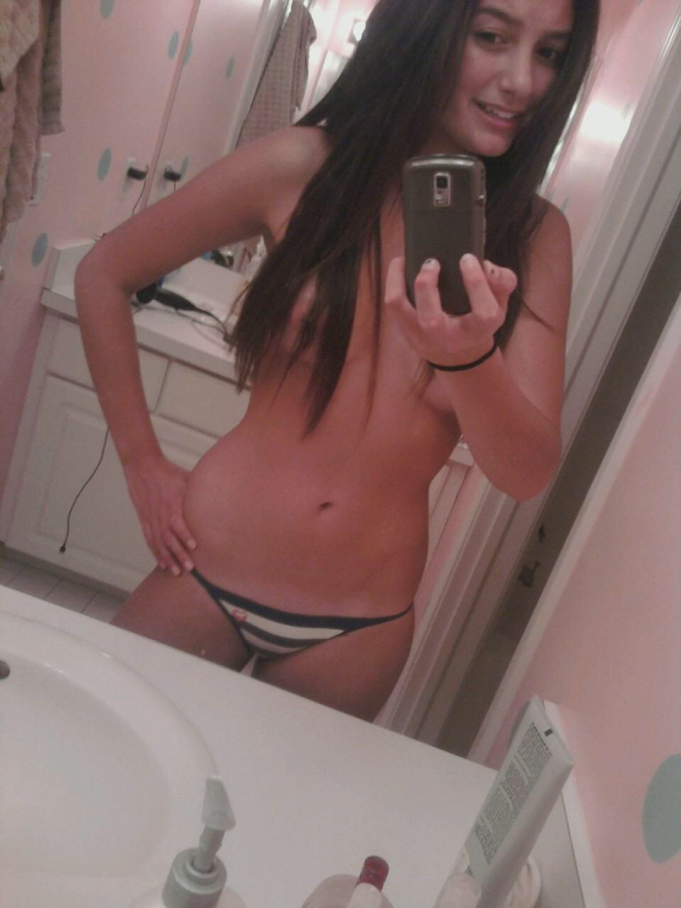 18 летние телочки селфятся дома в зеркалах 6 фото 18 летние телочки селфятся дома в зеркалах 6 фото
