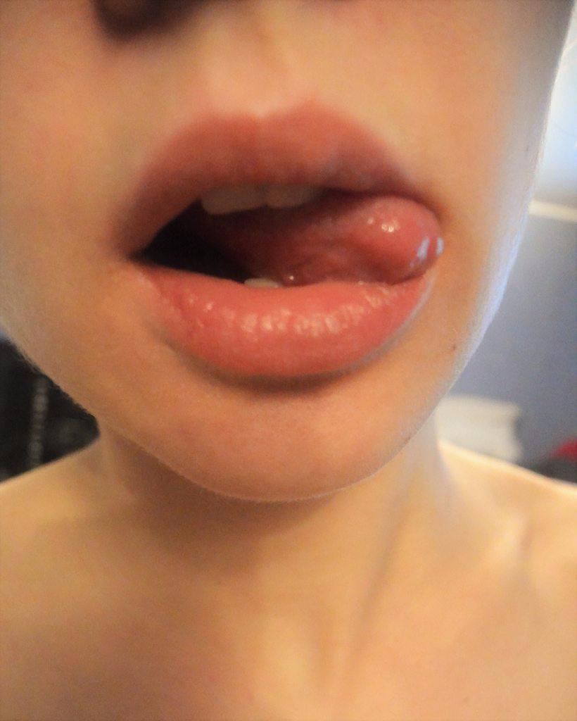 Снимки рабочих губ и языков девиц 12 фото Снимки рабочих губ и языков девиц 12 фото