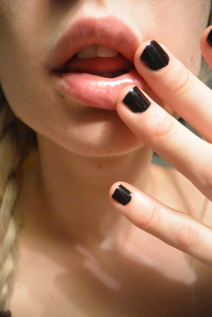 Снимки рабочих губ и языков девиц 14 фото Снимки рабочих губ и языков девиц 14 фото